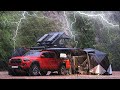 Camping sous la pluie avec un nouveau camping-car