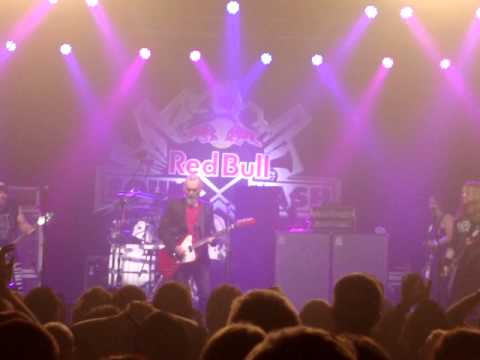 Acid Drinkers & Wojciech Waglewski - Pump The Plastic Heart (Red Bull Soundclash 2012, Soho Factory)