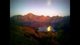 preview picture of video 'Trekking Rinjani Sembalun Lawang (Beautiful Sunrise Pelawangan)'