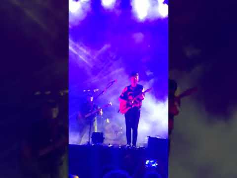 Roi Méndez (OT) cantando "Shut up and dance" en el concierto de Calatayud 7/9/18