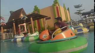 preview picture of video 'Main air di Transera WaterPark, Harapan Indah - Bekasi'