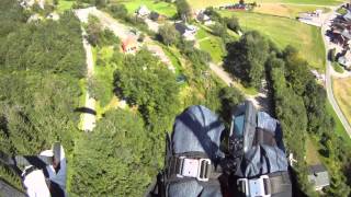 preview picture of video 'Paragliding fra Kjosås i Øystese 25. august 2013'