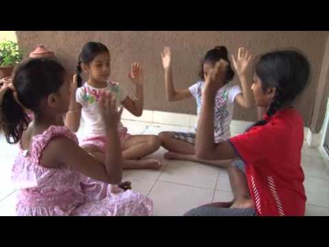 download lagu mp3 mp4 Aao Milo Silo Salo, download lagu Aao Milo Silo Salo gratis, unduh video klip Aao Milo Silo Salo