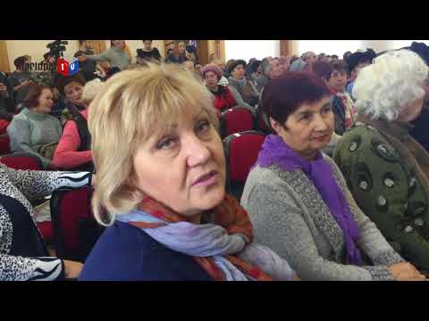 В Мариуполе премьер-министр встретился с пенсионерами