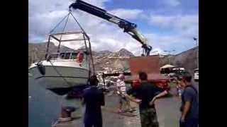 preview picture of video 'Sollevamento Barca dal porto di Giardini Naxos'