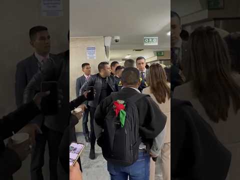 Pelea en los pasillos del Congreso entre Jota Pe Hernandez y el representante indígena Ermes Pete