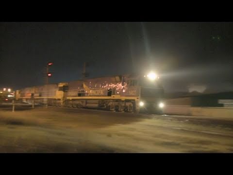 Late night container trains at Wodonga (long version) - Freight Trains at Level Crossings