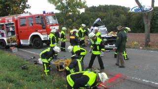 preview picture of video 'Autofahrer starb an Straßenbaum nahe Lichtenstein (Sachsen) 04.10.2008'