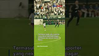 Download lagu Detik-detik Fans Messi Nekat Terobos Lapangan Demi Peluk Idola mp3