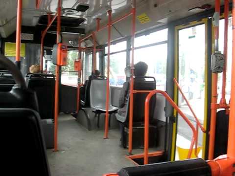 Intr-un troleibuz Ikarus 415T al RATB pe linia 73 la capatul de la Piata Sudului