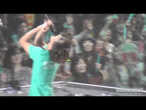 111027 shinee nagoya concert minho and jonghyun's water war kkk