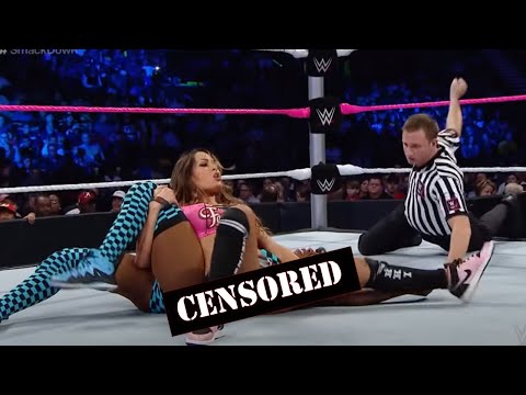 10 WWE Attire Bloopers That Weren't Supposed To Happen