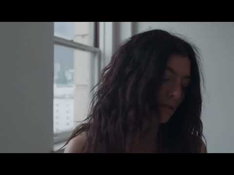 Lorde performing song Man of the Year