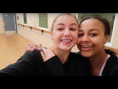 Nia and Chloe Teach Christi How to Dance | Nia Sioux