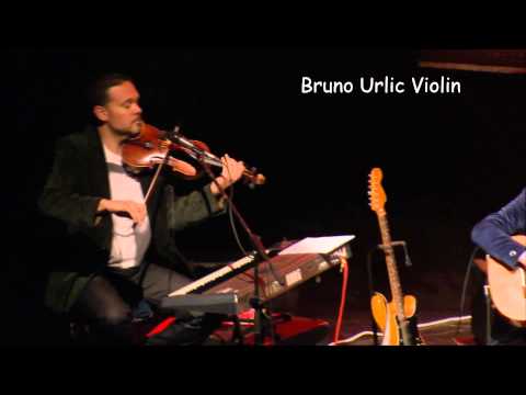 Mavi Kan Kraj potoka bistre vode