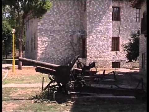 Arben Sinoni  Myslym Peza