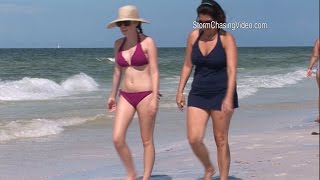 preview picture of video '8/9/2014 Siesta Key Beach - Sarasota, FL Hot Day At The Beach B-Roll'