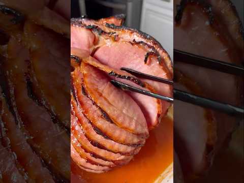 Brown Sugar Honey Glazed Spiral Ham- a Thanksgiving recipe must! #ham #thanksgiving #recipeshort
