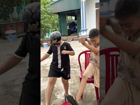 Bố tưởng em trai bị làm sao… ai ngờ chỉ muốn nghe nhạc thôi 😂🎵