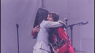 Eva Amaral y Valeria Castro emocionan al cantar 'El universo sobre mí' en Madrid