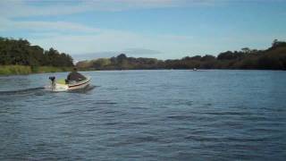 preview picture of video 'Waikato River Seagull Race 2010 Post Start Day 2'
