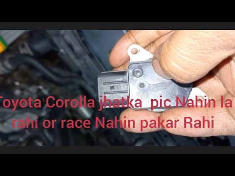 Toyota Corolla jhatake Mare hai aur pic Nahin pakad Rahi