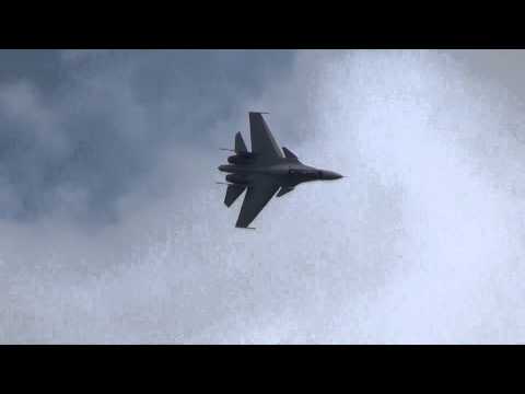 Su-30 MKM doing strange maneuver    ???