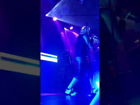 Does She Know - Astrid S || October 15th 2017, Amsterdam