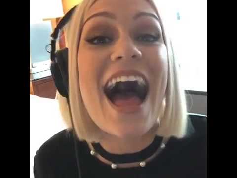 Jessie J Flashlight Full Performance On Sing Karaoke