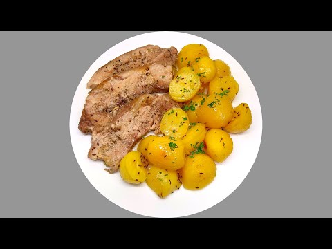 Lahodný bůček pečený s bramborami v jednom pekáčku