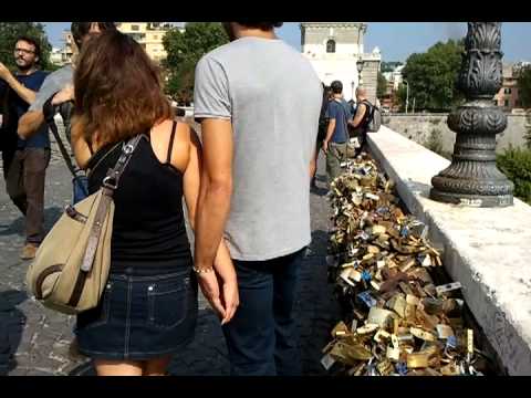 Rimozione lucchetti da ponte Milvio