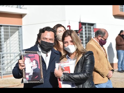 Con la entrega de viviendas en barrio El Bosque “hemos cumplido 128 sueños” dijo Sáenz