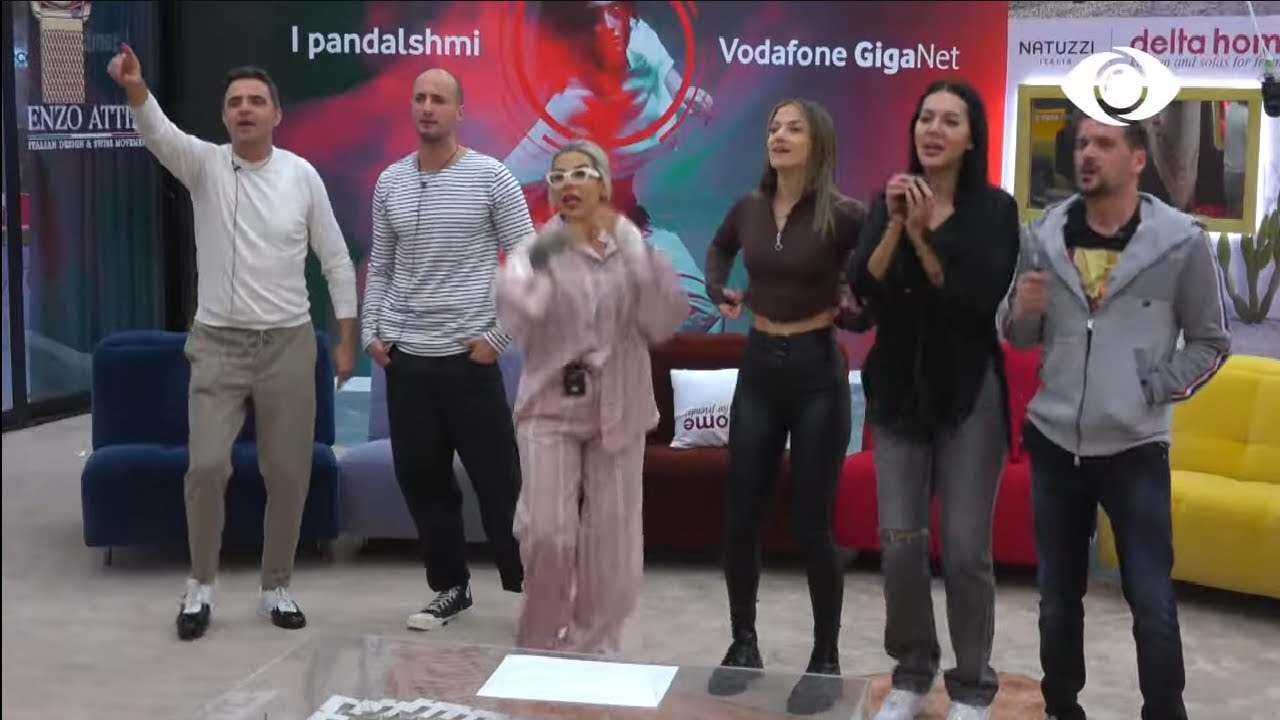 Karaoke Night/ Performon grupi i Efit