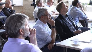 Raport informacyjny na temat projektu Smart Osterland i znaczenia innowacji dla rozwoju regionalnego, z naciskiem na inaugurację w dawnej fabryce brykietów Hermannschacht w Zeitz oraz wywiad z prof. Markus Krabbes z HTWK Leipzig.