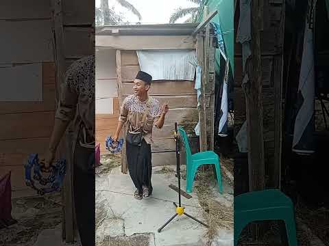 detik detik santri asyik jadi tukang tamborin...hiburan di saat lelah...kang kecrek tersaingi