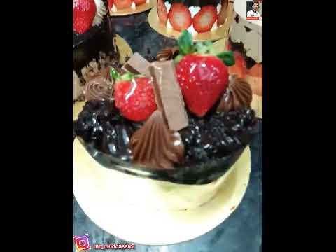 Mini strawberry chocolate cake.🍫🍫🎂🎂🎂🎂🍓🍓🍓🍓#mr__muddassir