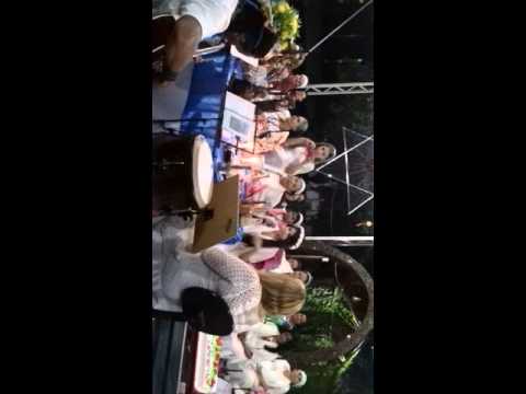 Homenagem da Canção da estrela rosa para Mãe Carminha