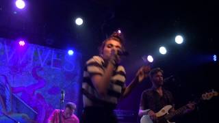 Misterwives performs "Queens" at the Independent