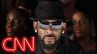 Defiant R. Kelly appears to show up at Chicago club