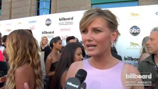 Jennifer Nettles on the 2013 Billboard Music Awards Blue Carpet