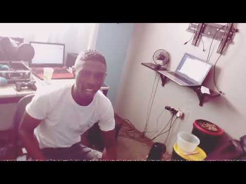 Mavee De Vocalist live performing unreleased song called "For mama" (Prodby T Buck SA)