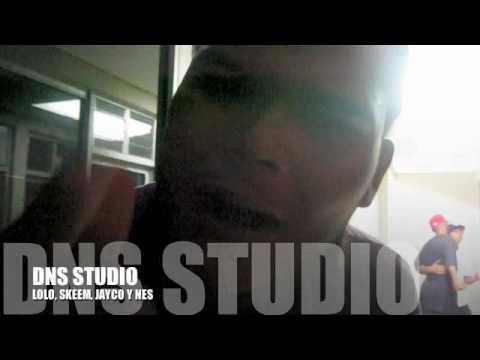 Lolo en el microfono, jayco, skeem y Nes en DNS studio