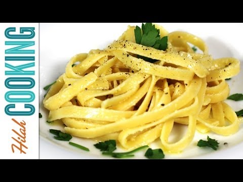 阿爾弗雷德通心粉食譜--簡單的阿爾弗雷德醬。 (Fettuccine Alfredo Recipe - Easy Alfredo Sauce)