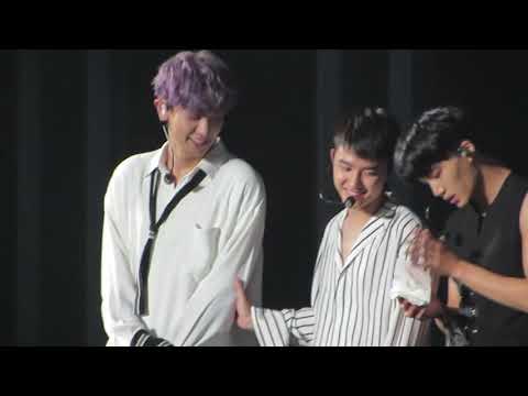 Fancam 170805 SMTown in HK   EXO Talking DO & Chanyeol focus