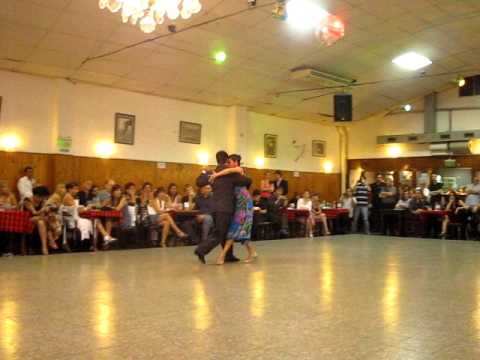  Roxana Suarez  and  Sebastian Achaval  are  dancing  to  the  vals  "  Dichas Que Vivi  "