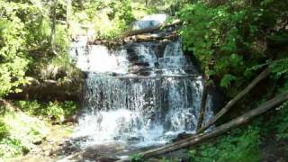 preview picture of video 'Upper MIchigan waterfalls'