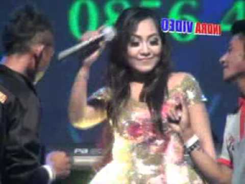 BEST MUSIK - OLEH OLEH (NUR AZIZAH)