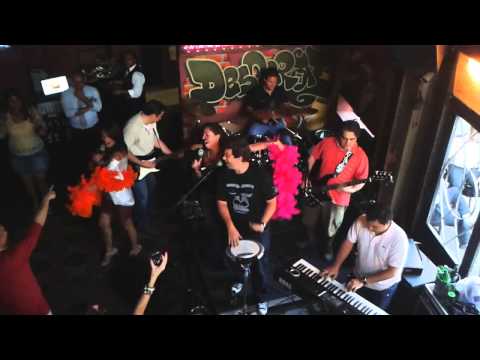 Banda Nephilibatas com Vanessa Palazzi e Mara Conde - O Meu Sangue Ferve por Você