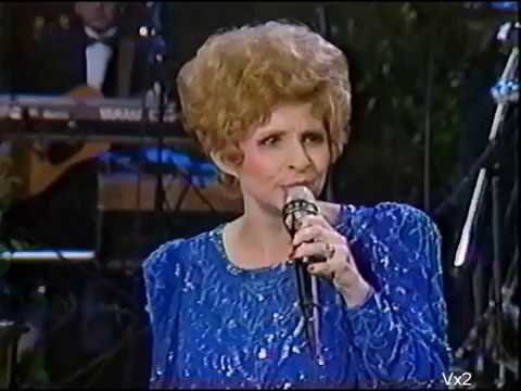 Brenda Lee belts out an amazing version of Hurt