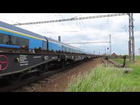 Žehlička JKS 210+Papušek 730+Hektor 720+28 plošinových vozů Pao přijíždí odpoledne do Břeclavi.😍